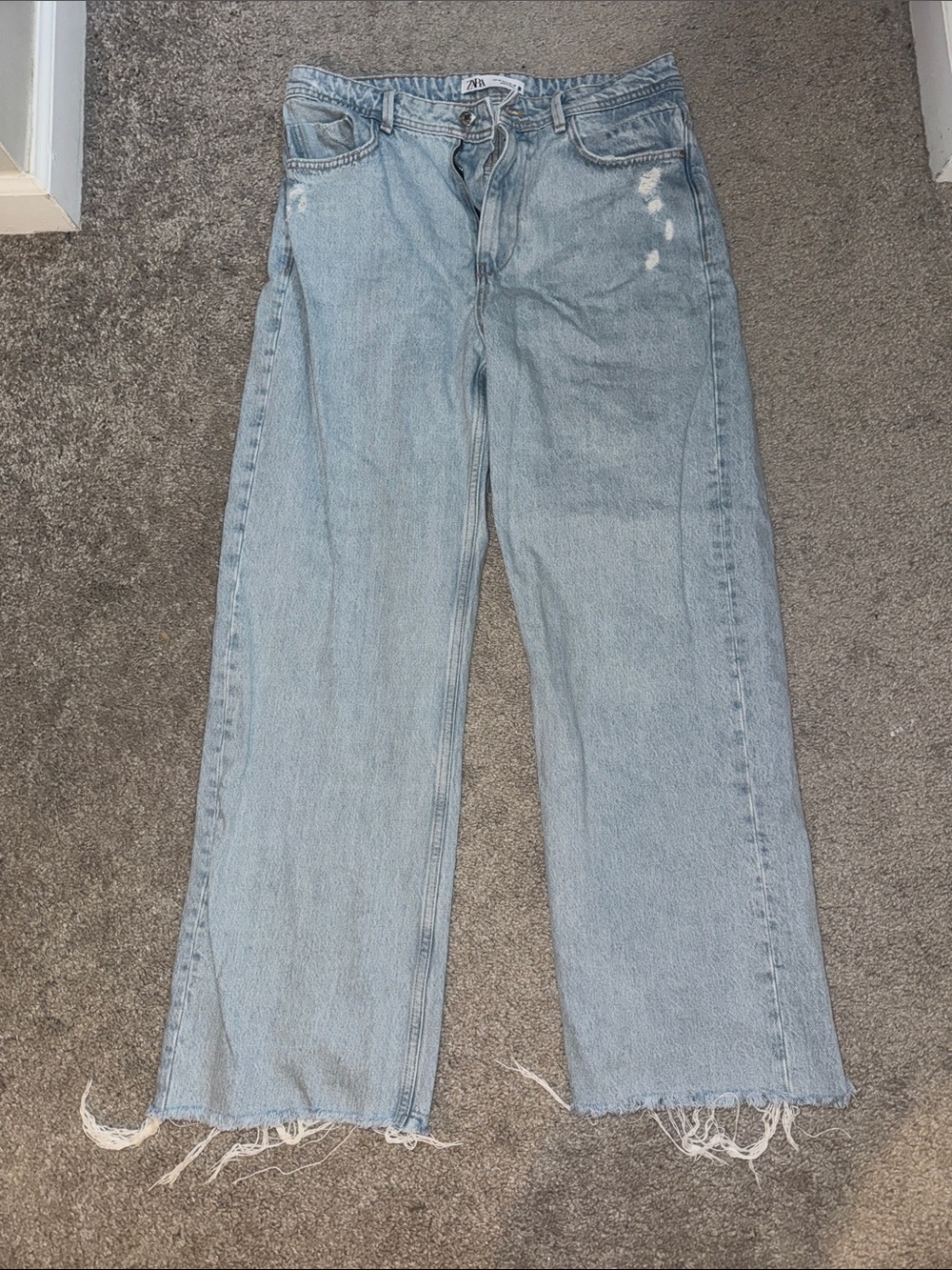Zara Light Wash Wide Leg Jeans with Frayed Hem